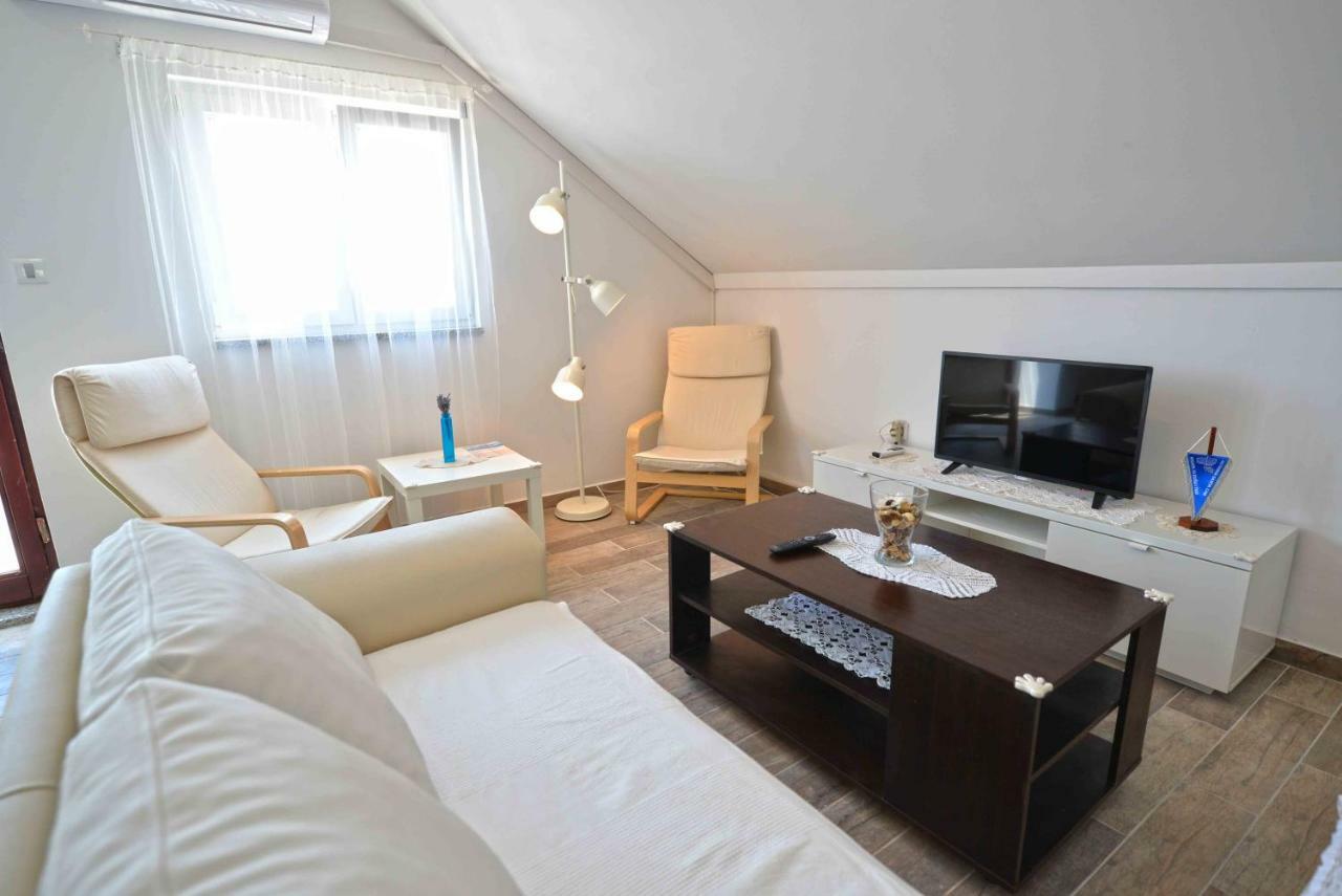 Apartmani Mikin Betina (Sibenik-Knin) Exterior foto